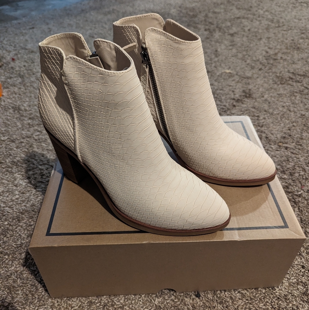 Short Women's Booties